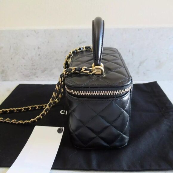 NEW RECEIPT 2021 Chanel Lambskin Black Vanity Clutch with Handle Gold Mini Bag - Picture 3 of 4